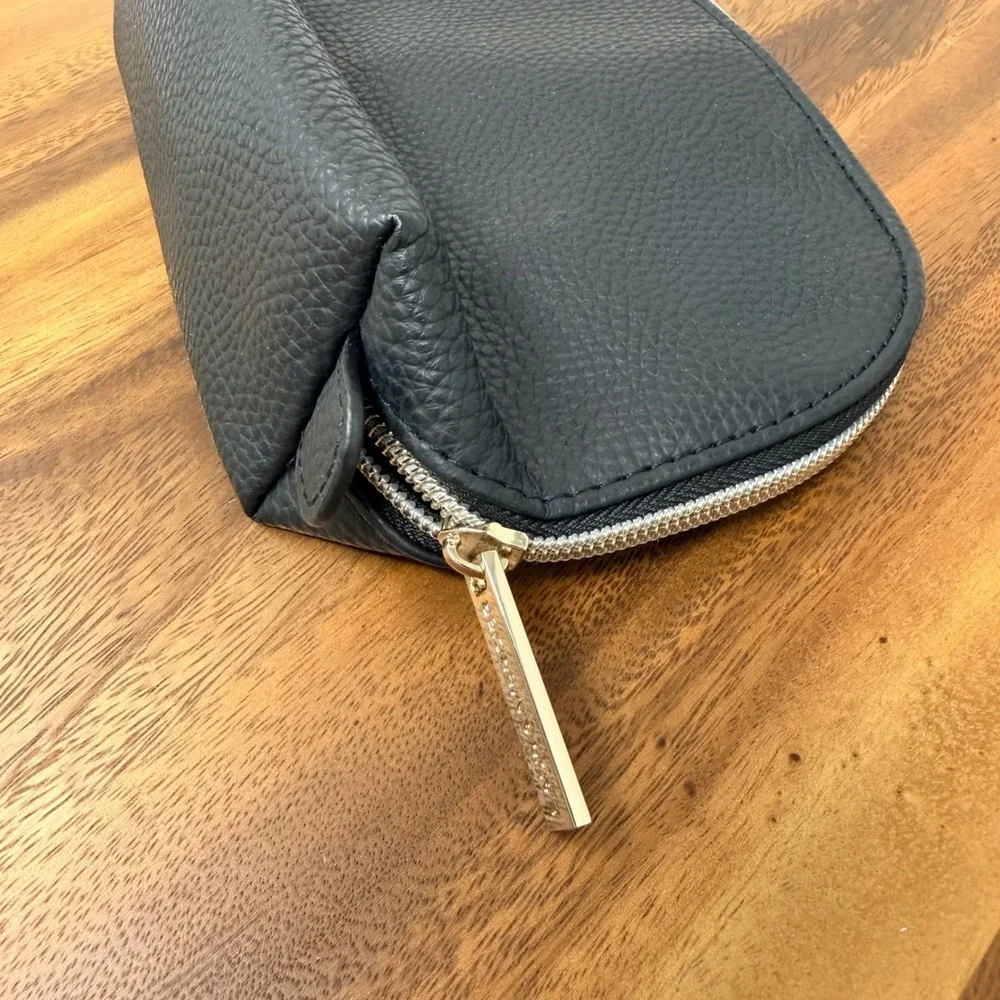 Laura Mercier Black Pebbled Faux Leather Cosmetic Makeup‎ Bag Pouch Zip Top